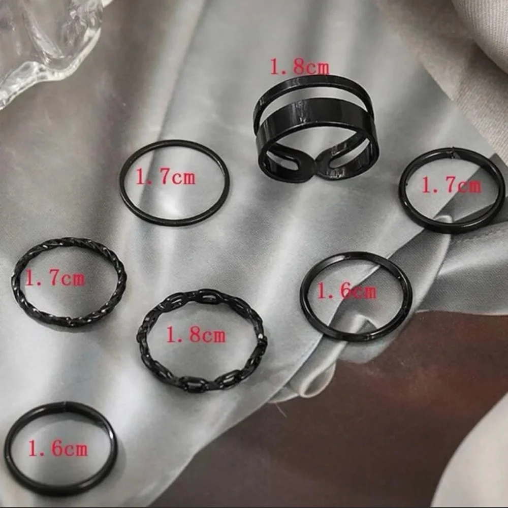 7-piece Minimalist ring set, Black - Picture 3 of 4
